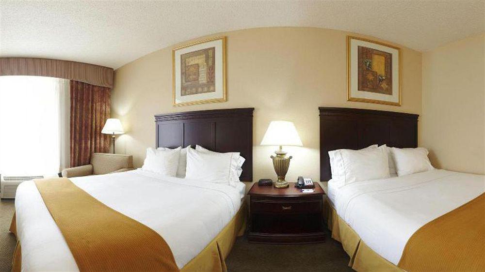 Holiday Inn Express Hotel & Suites Pell City Exterior photo