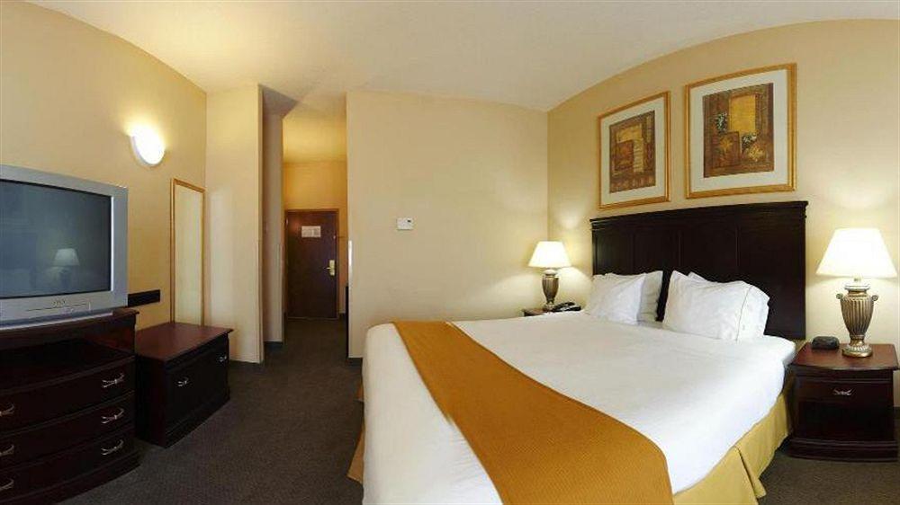 Holiday Inn Express Hotel & Suites Pell City Exterior photo