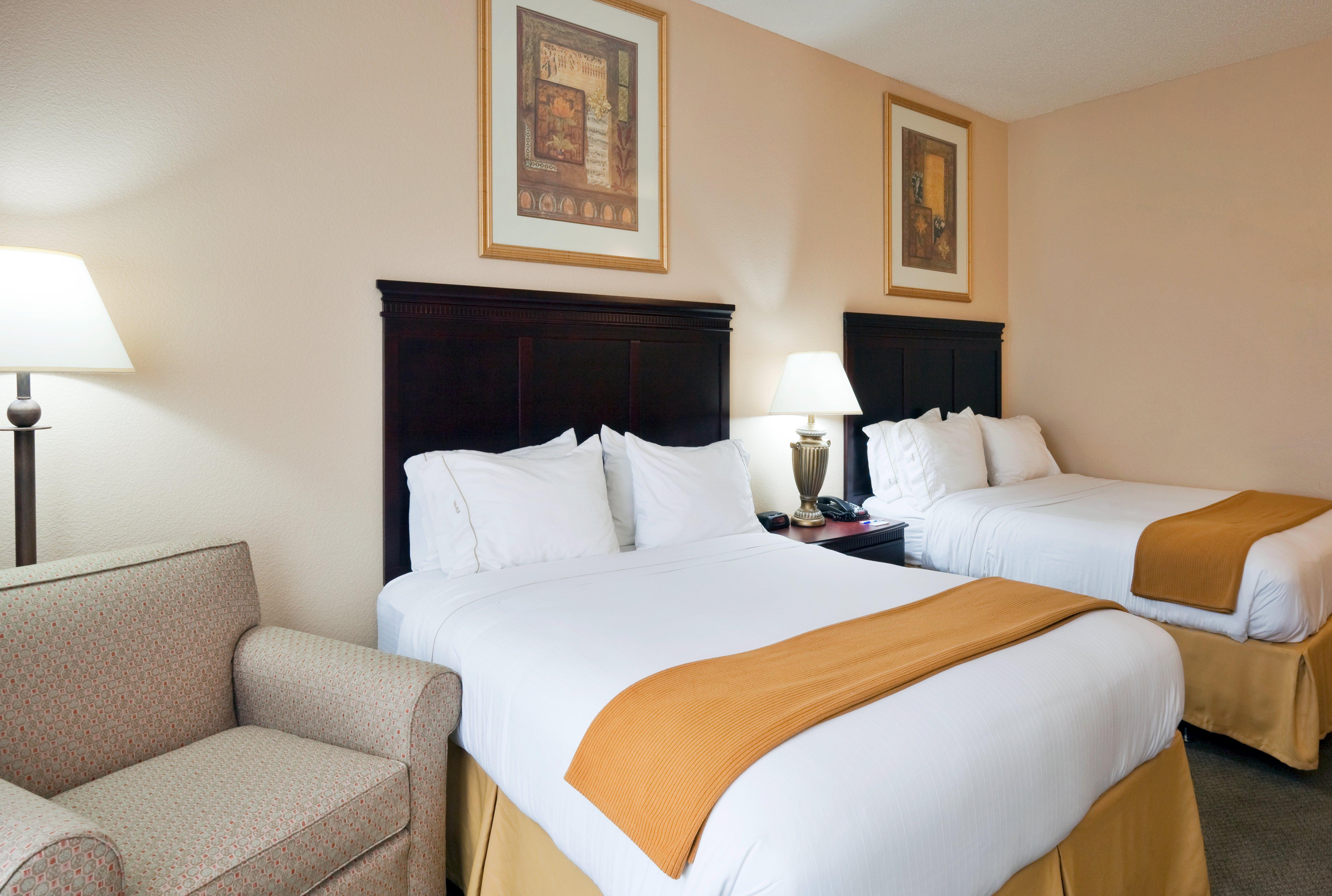 Holiday Inn Express Hotel & Suites Pell City Exterior photo