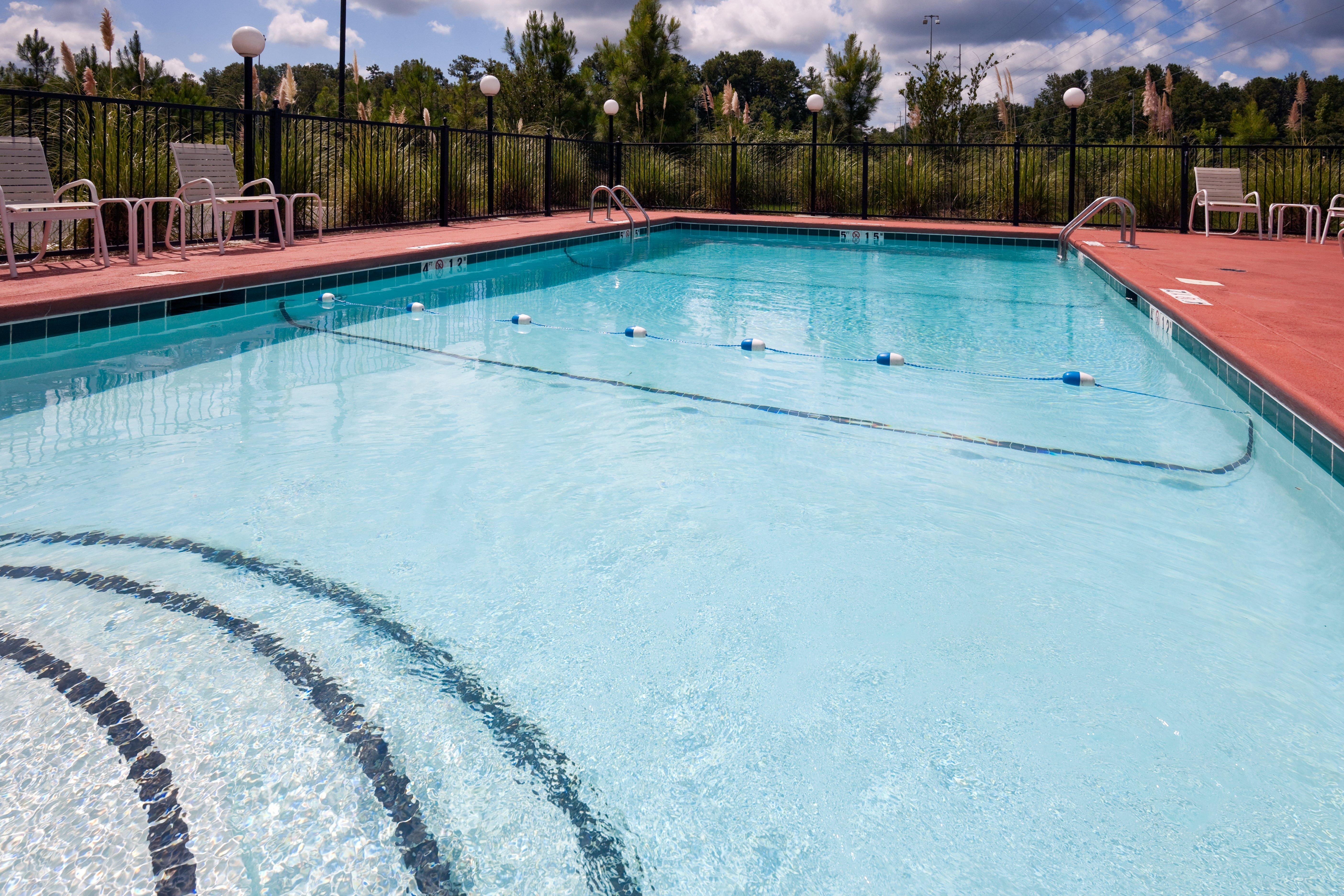 Holiday Inn Express Hotel & Suites Pell City Exterior photo