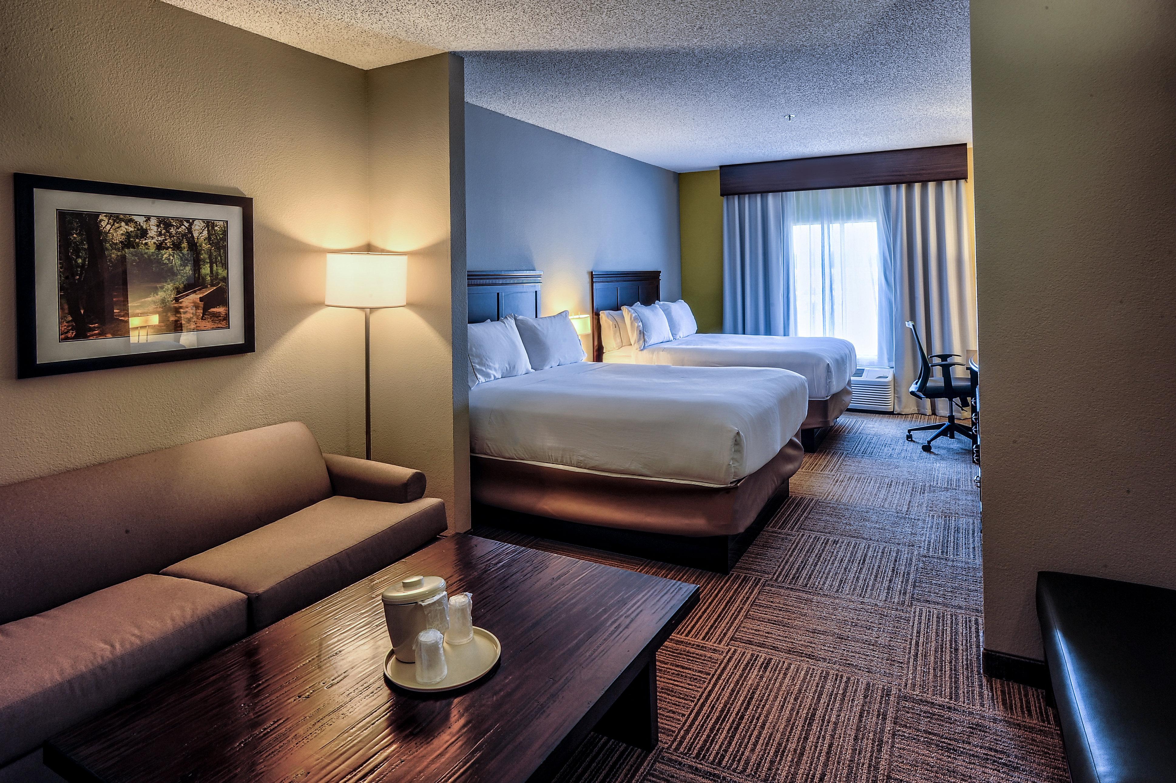 Holiday Inn Express Hotel & Suites Pell City Exterior photo