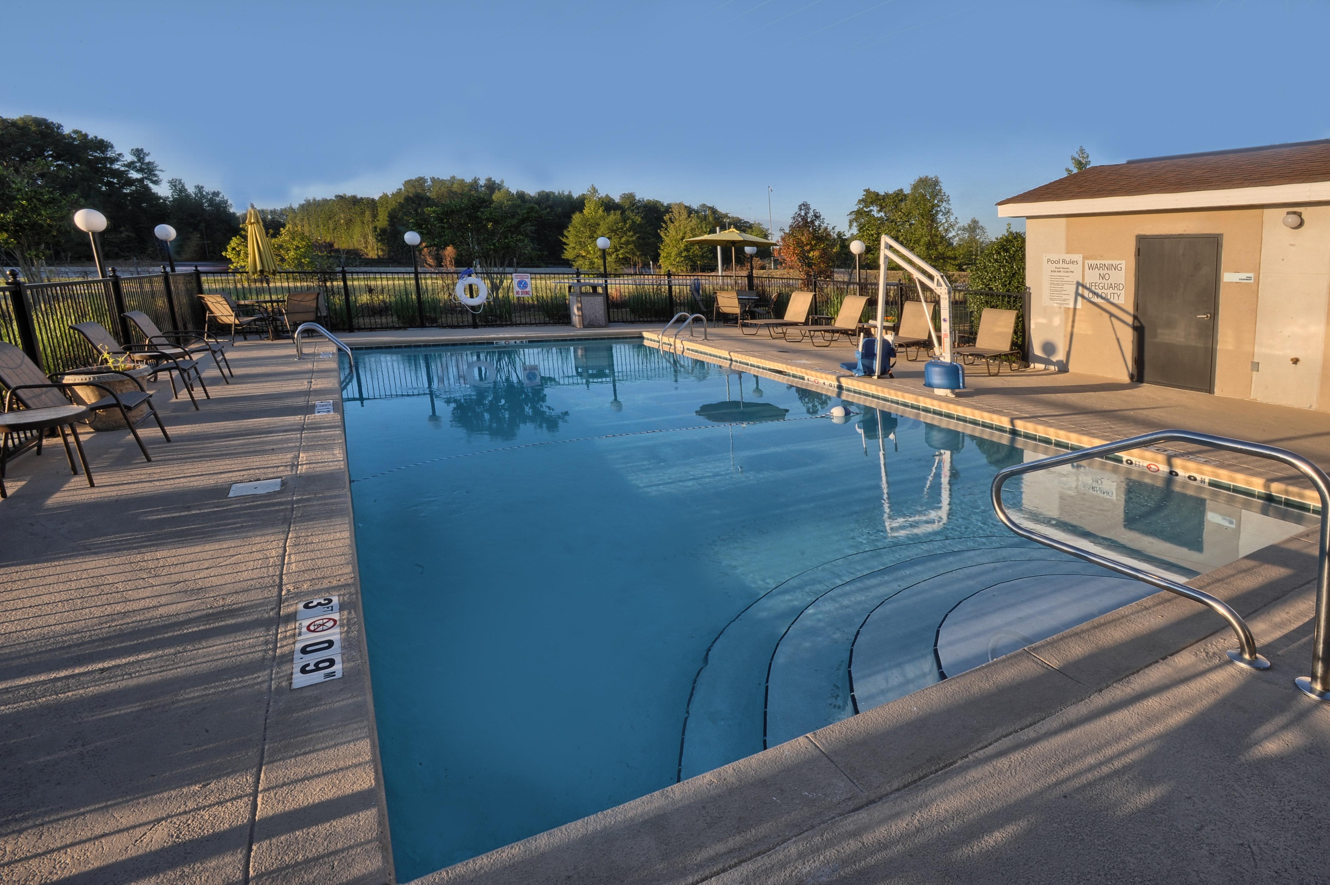 Holiday Inn Express Hotel & Suites Pell City Exterior photo