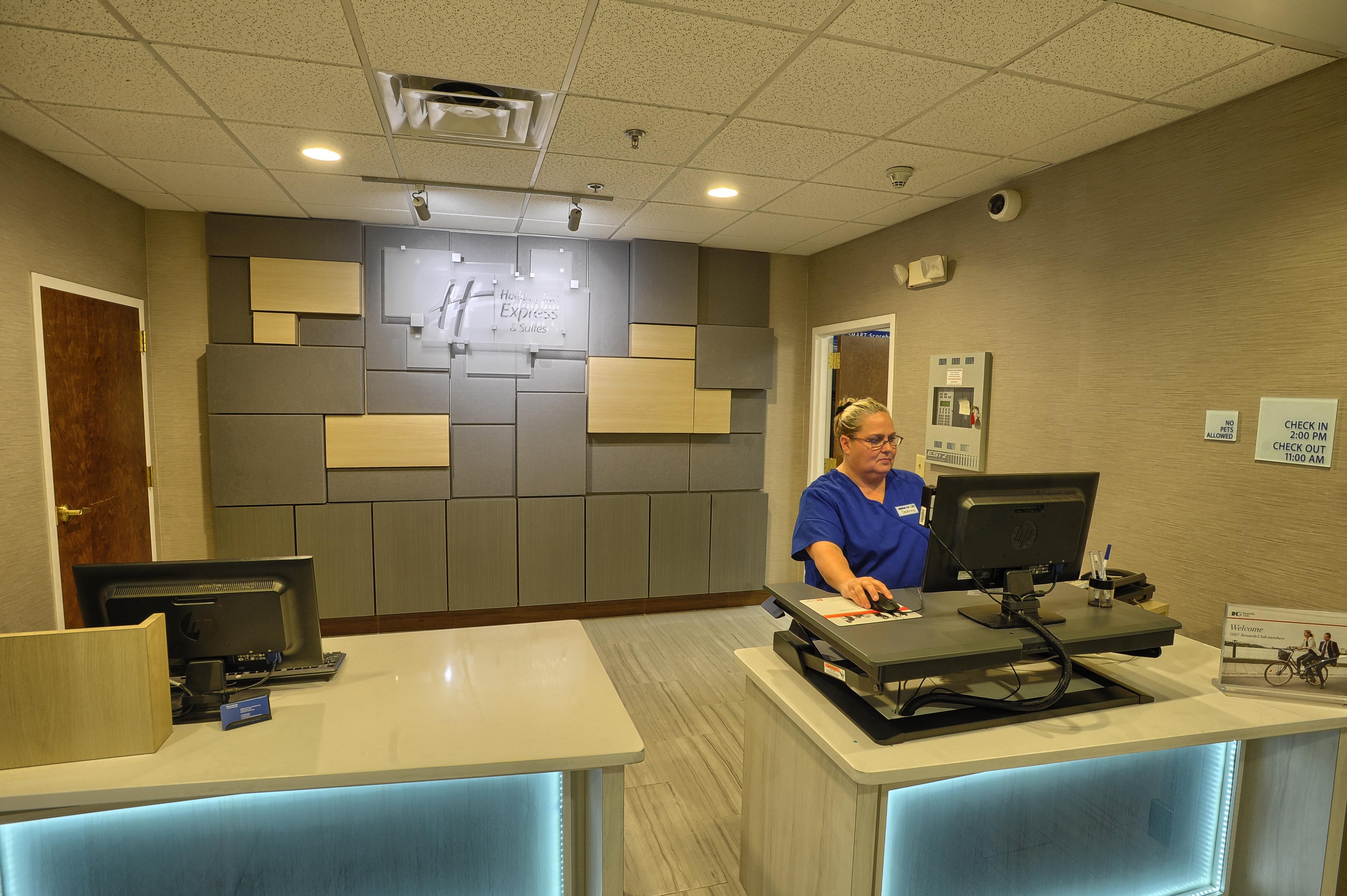 Holiday Inn Express Hotel & Suites Pell City Exterior photo
