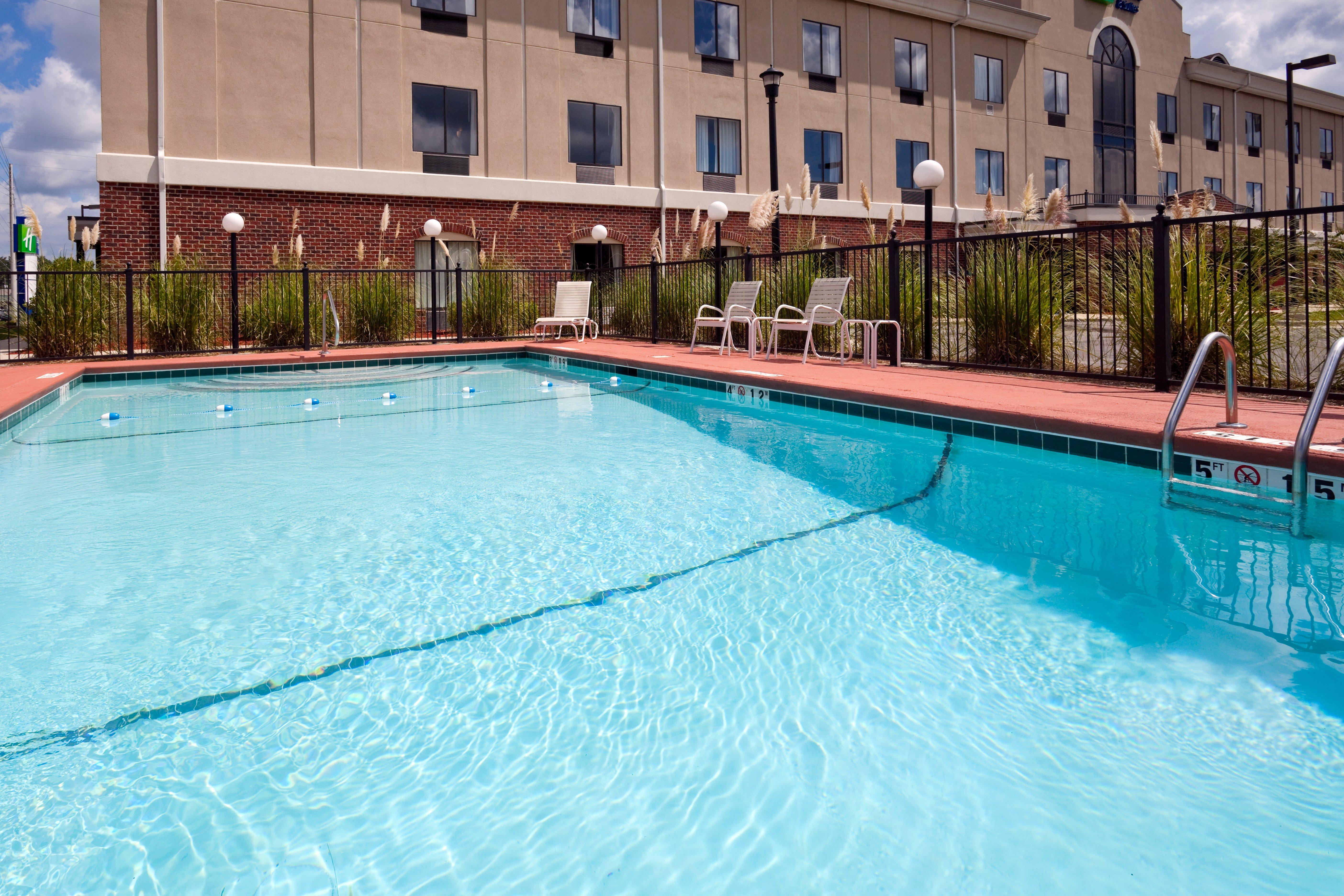Holiday Inn Express Hotel & Suites Pell City Exterior photo