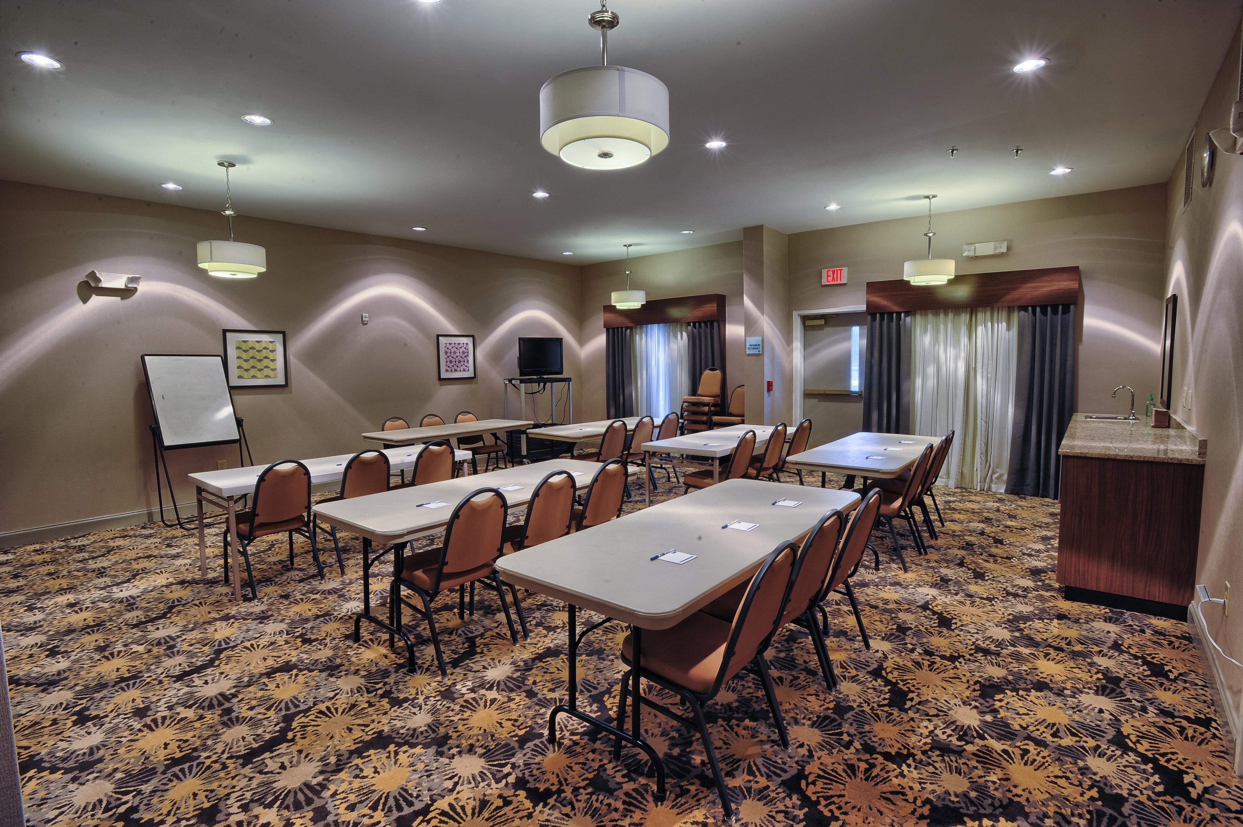 Holiday Inn Express Hotel & Suites Pell City Exterior photo
